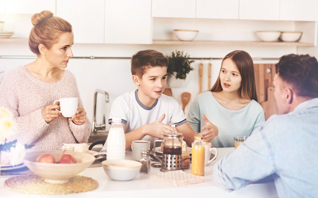 Pogovor med starši in najstnikom Pogovor med starši in najstnikom